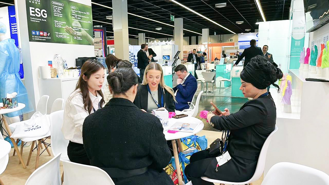 40001百老汇亮相2025IDS德国科隆国际牙科展览会